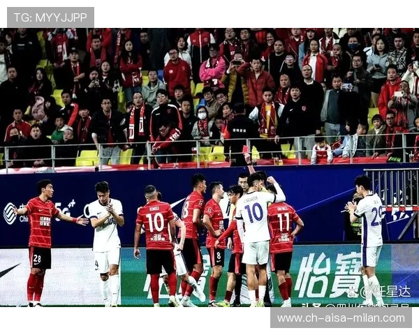 津门虎铁腰遭重罚:一场足球场上的背后风波 津门虎铁腰遭重罚:一场足球场上的背后风波