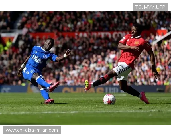 拉什福德边路内切低射破门曼联领先