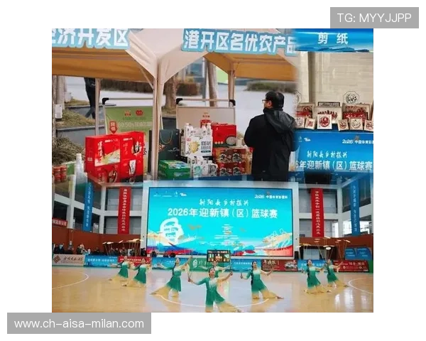 赛场外纪念展览展示运动员成长瞬间打动观众,运动员比赛现场 赛场外纪念展览展示运动员成长瞬间打动观众,运动员比赛现场