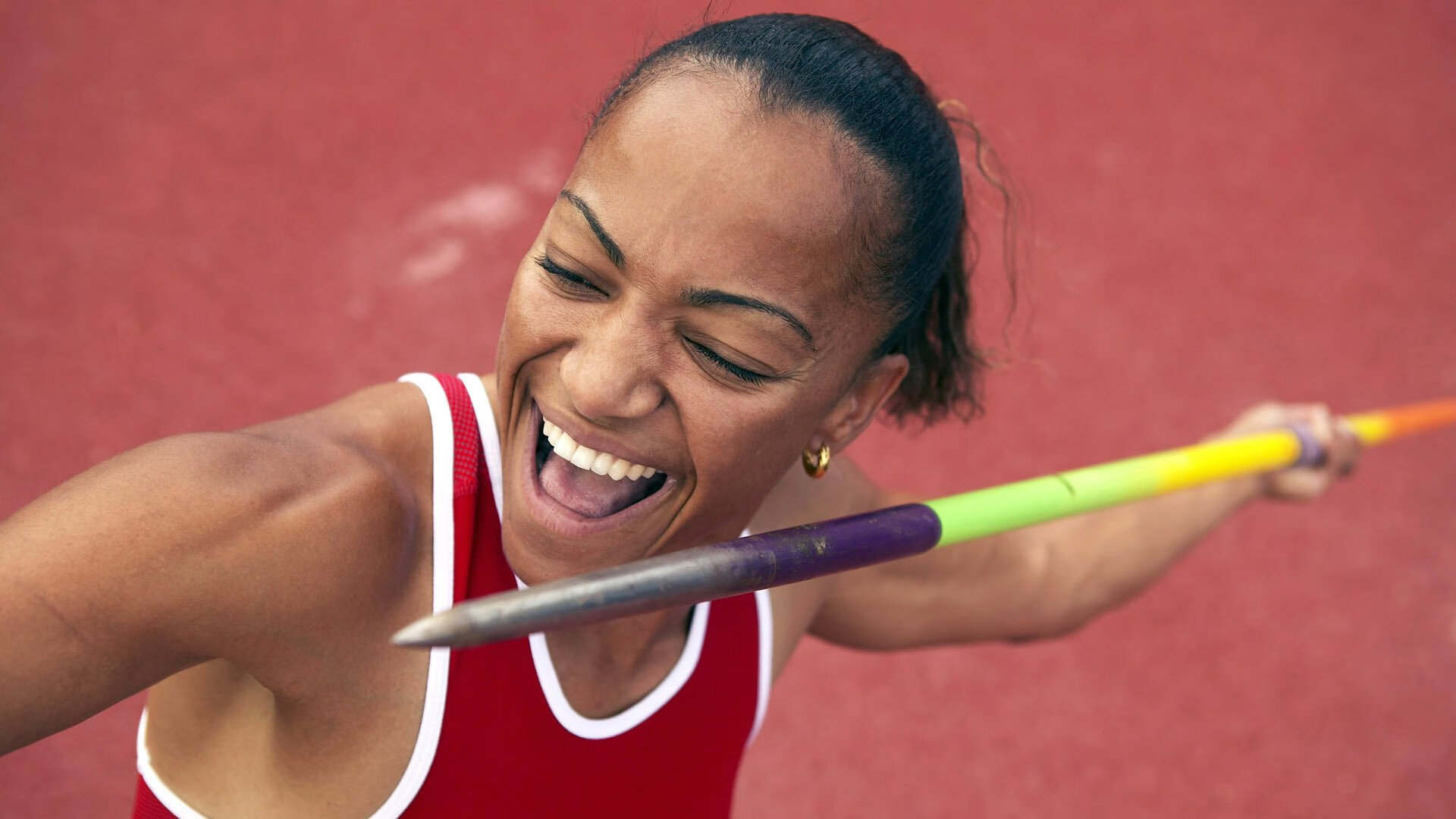 “三叉湖水上救生赛:选手在水中展开与时间赛跑的较量”