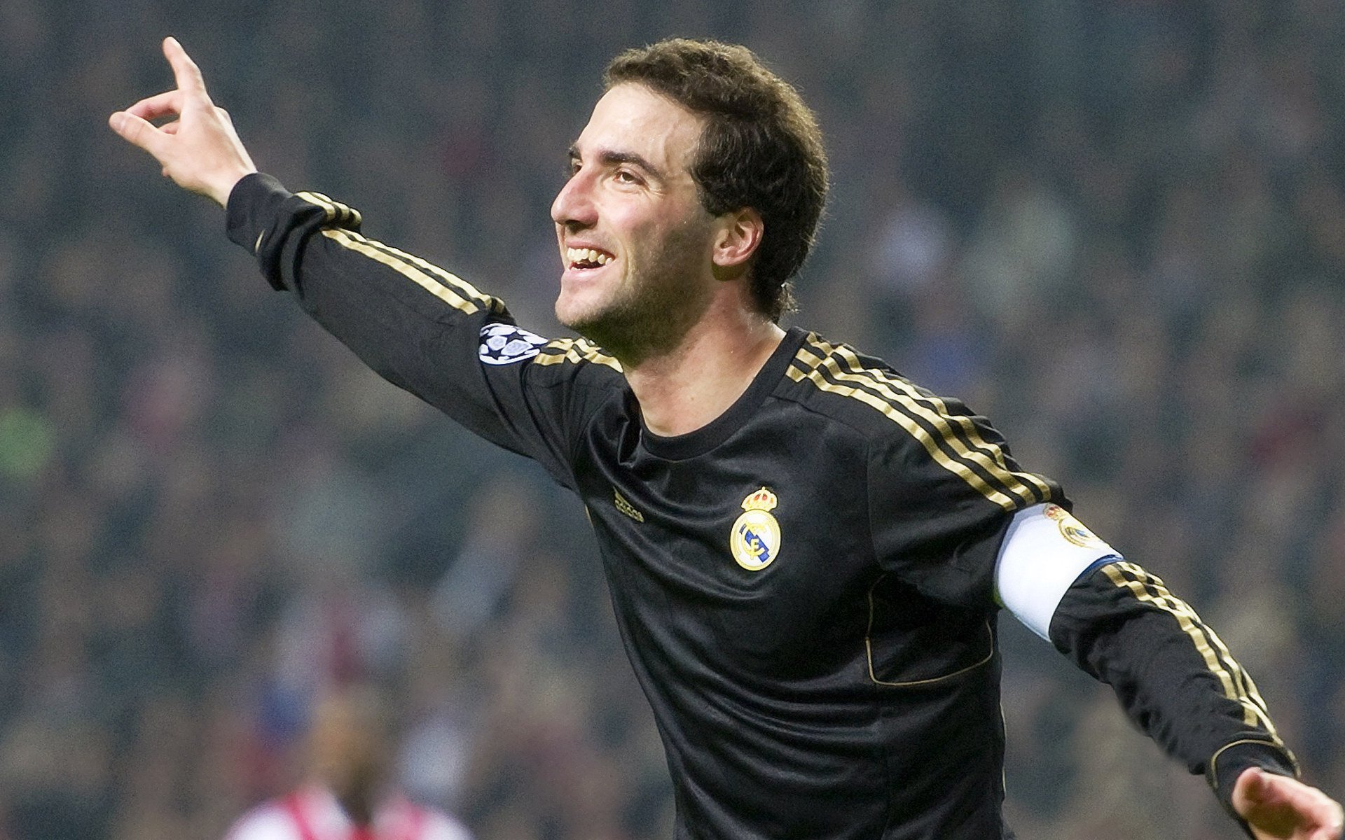 德甲豪门“火拼”八强：拜仁迎战多特，激情激战！