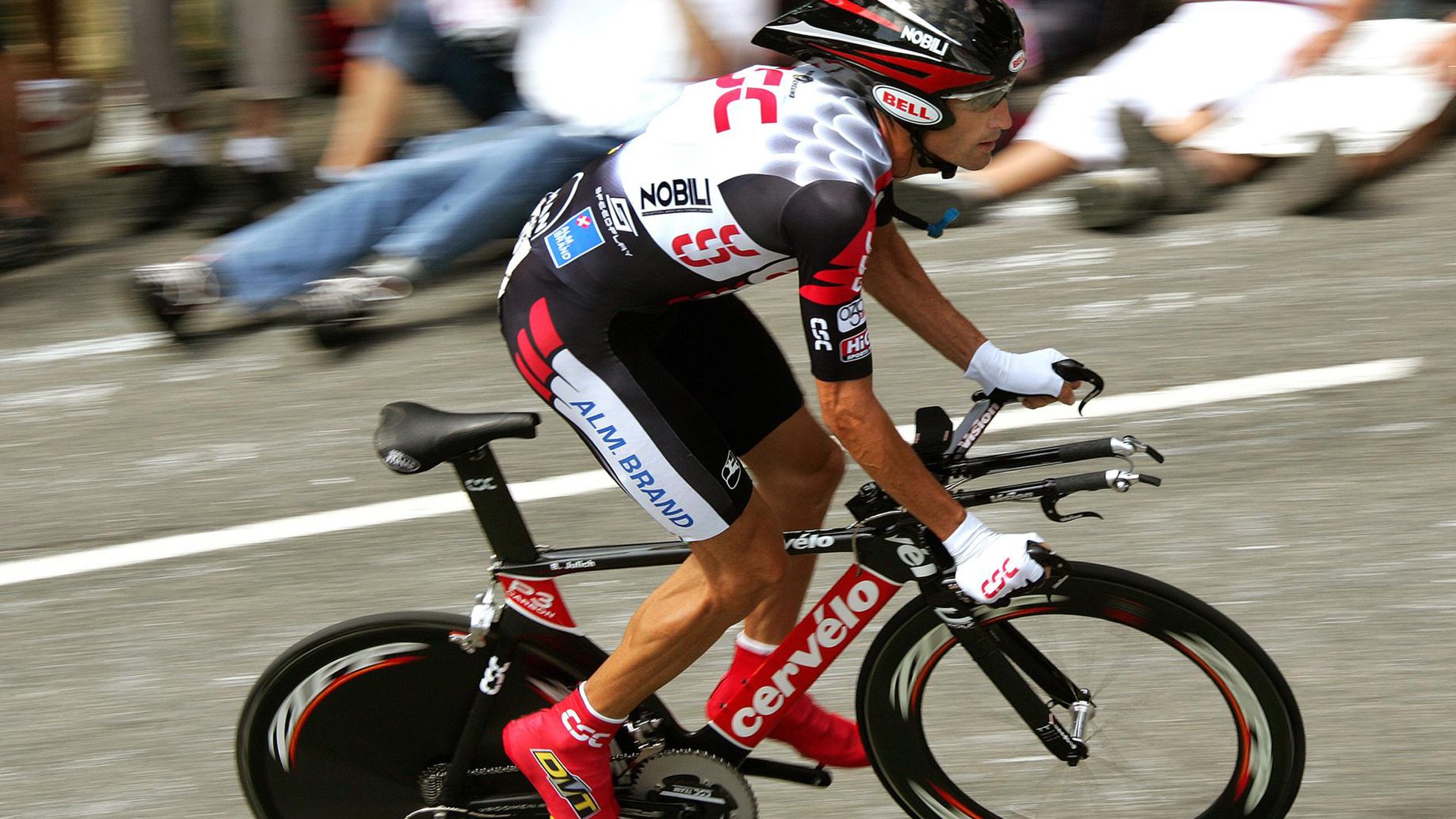 校园体育活动促进团队协作,学校体育团体凝聚力发展的途径和方法